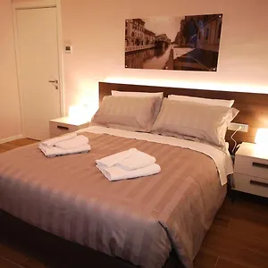 https://2-navigli-milan.it-lombardy.com